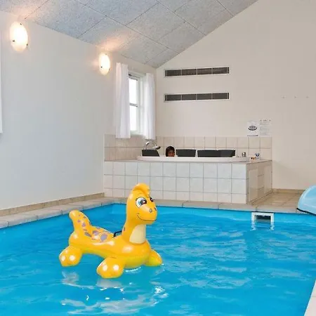 Sildestrup Sleeps 24 Pool Wifi * Bøtø By